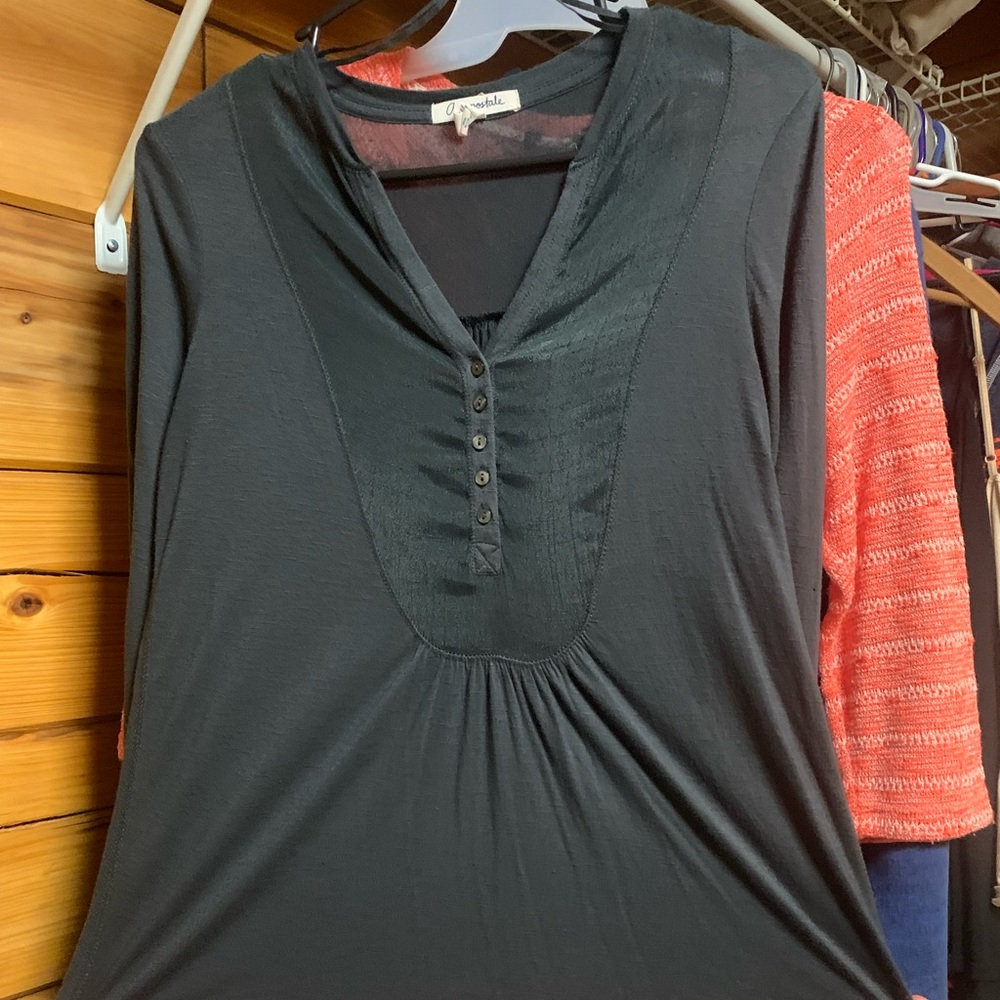 Areopostale women size (Sm) thin 🌼🌸🌼 blouse/shirt long sleeves